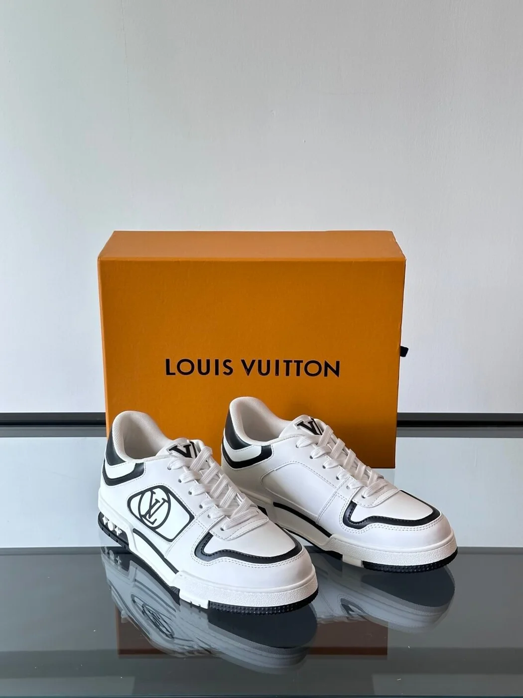 Louis Vuitton Men White Black Leather Sneakers product view 5