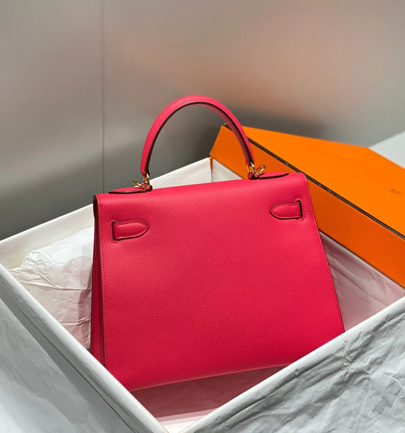 Hermès 28 cm In Rose Epsom Gold Hardware Bag product view 3