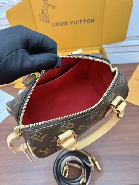 Louis Vuitton Speedy Bandoulière 20 in Monogram Bag product view 5
