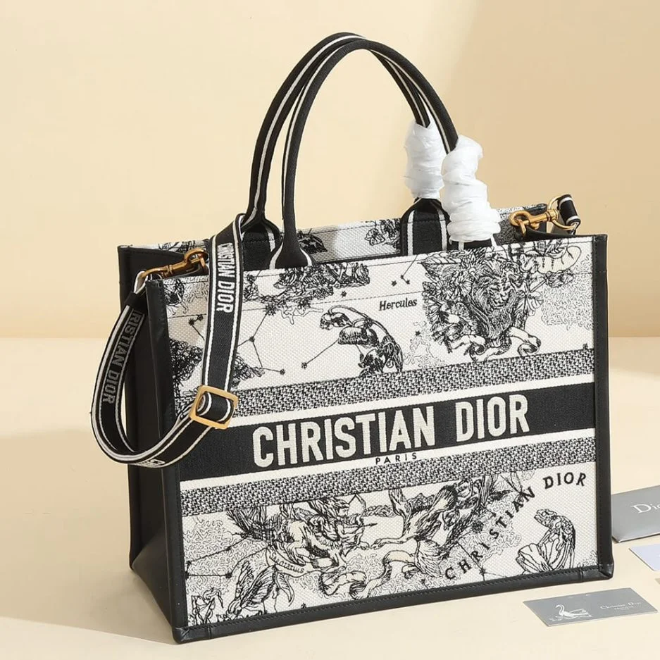 Dior Medium Dior Book Tote product view 1