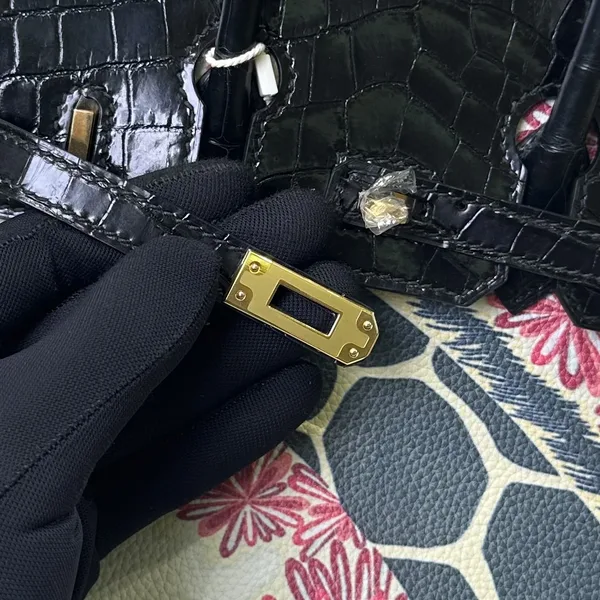 Hermès Touch Birkin 25 cm Black Crocodile Leather Gold Hardware Bag product view 5
