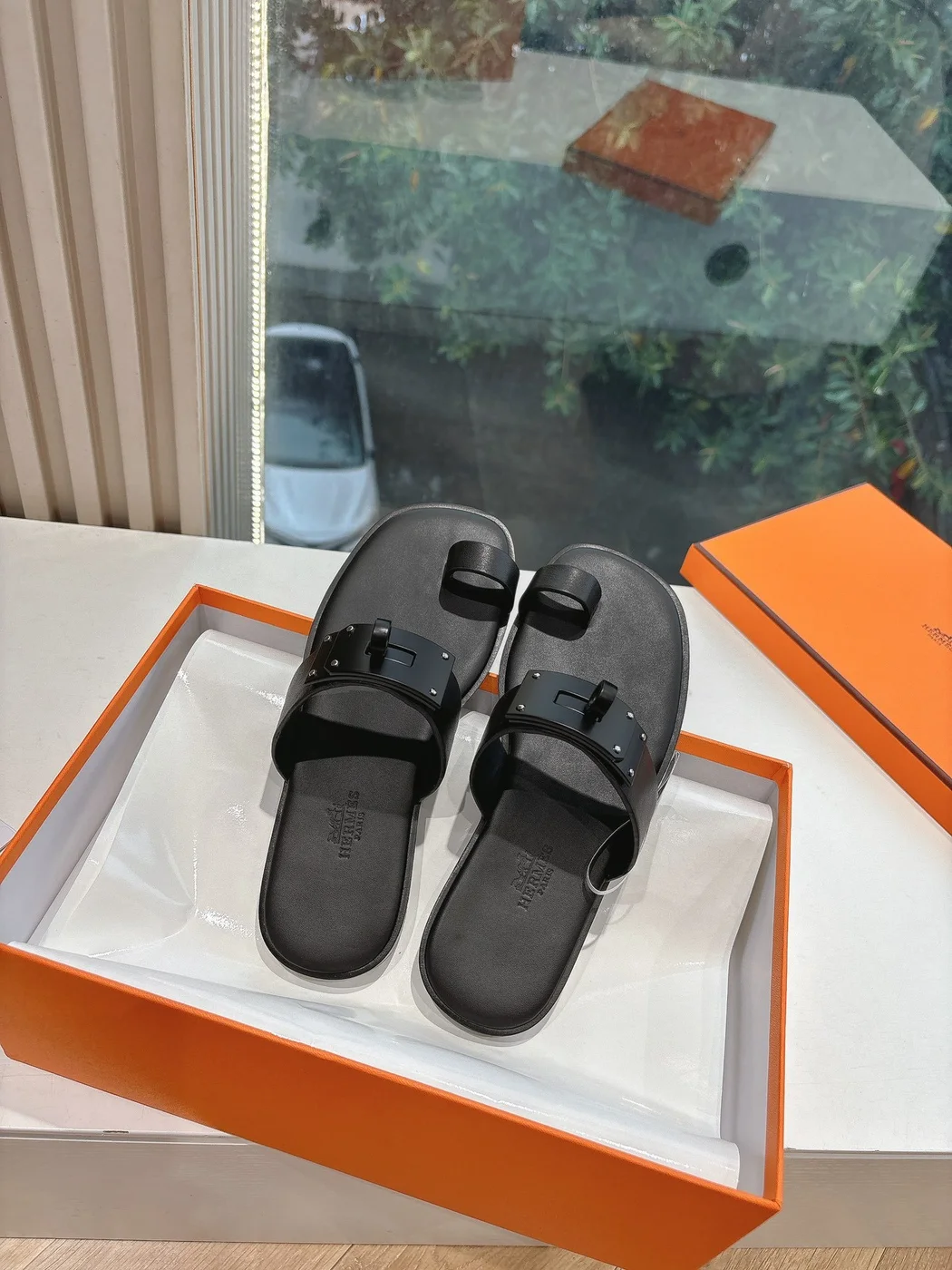 Hermès Women Black Leather Toe Loop Mules product view 5