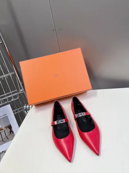 Hermès Women Red Leather Pointed Toe Flats product view 1