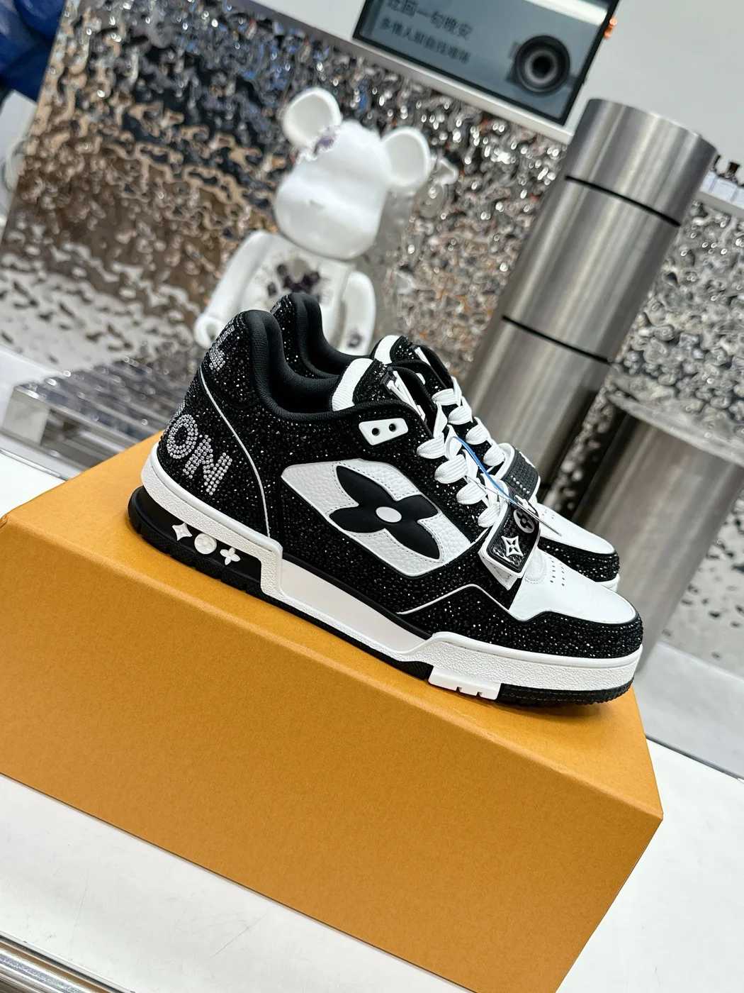 Louis Vuitton Women Black White Leather Sneakers product view 3