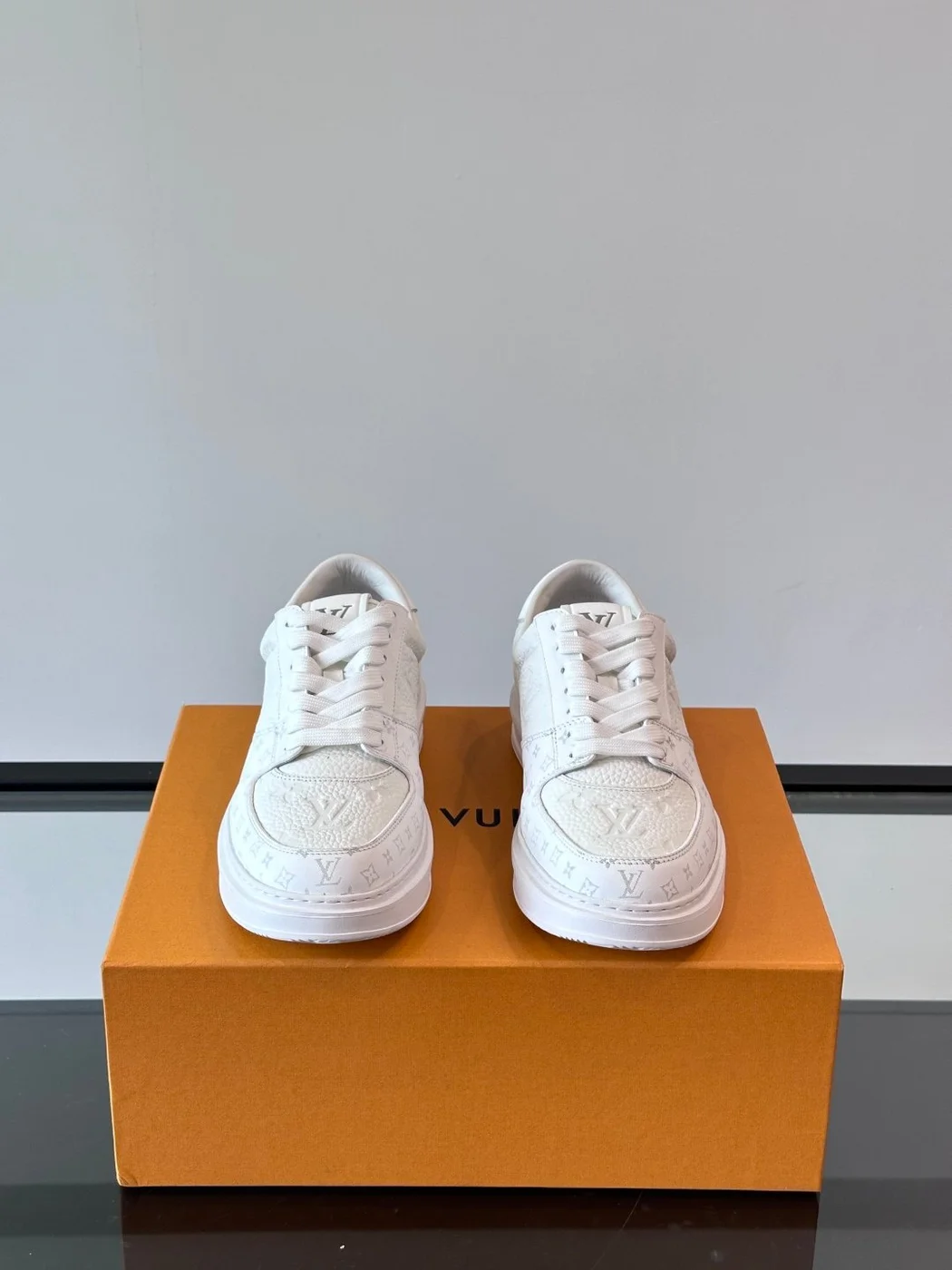 Louis Vuitton Men White Leather Sneakers product view 2