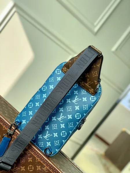 Louis Vuitton avenue bag in Atlantic Blue product view 9