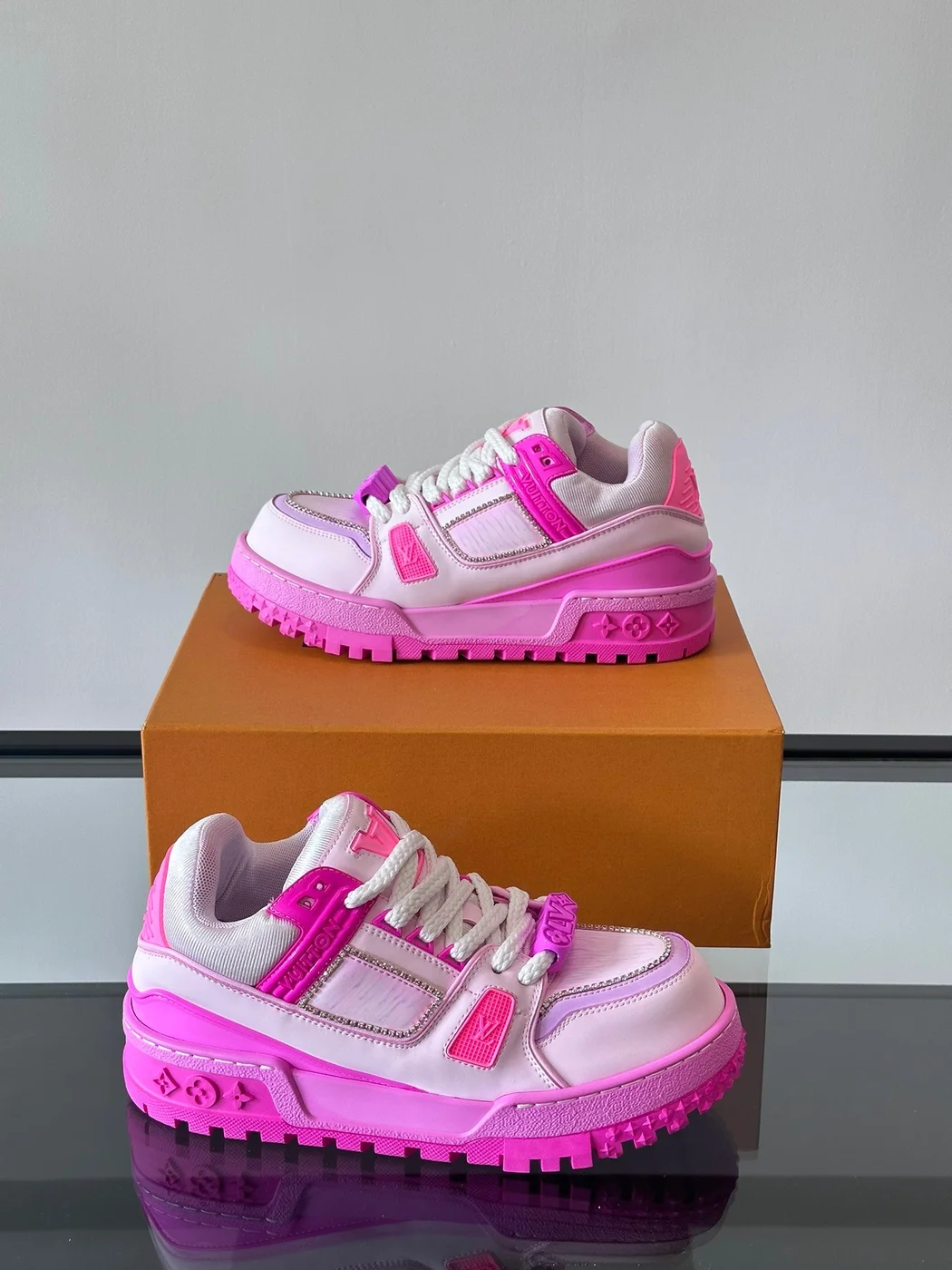 Louis Vuitton Men Pink Leather And Mesh Sneakers product view 4