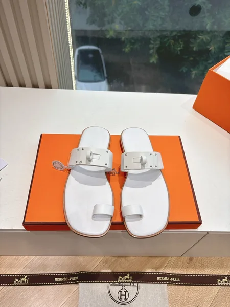 Hermès Women White Leather Flat Sandals product view 1