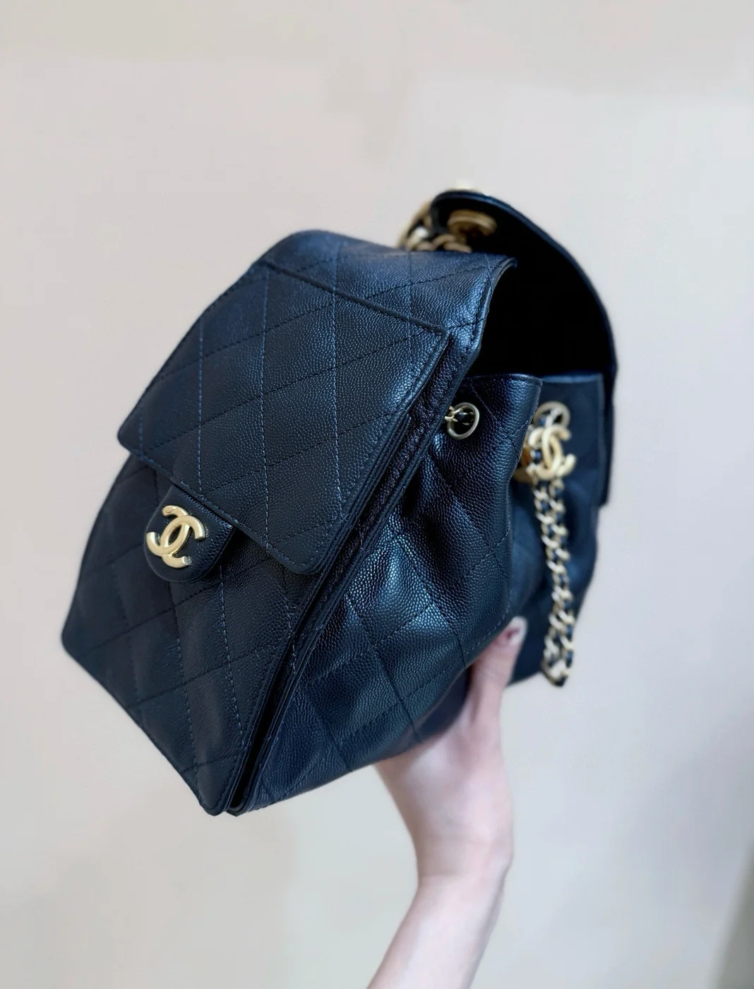 Chanel 25 Handbag In Black 30 Grained Calfskin Gold Hardware product view 7
