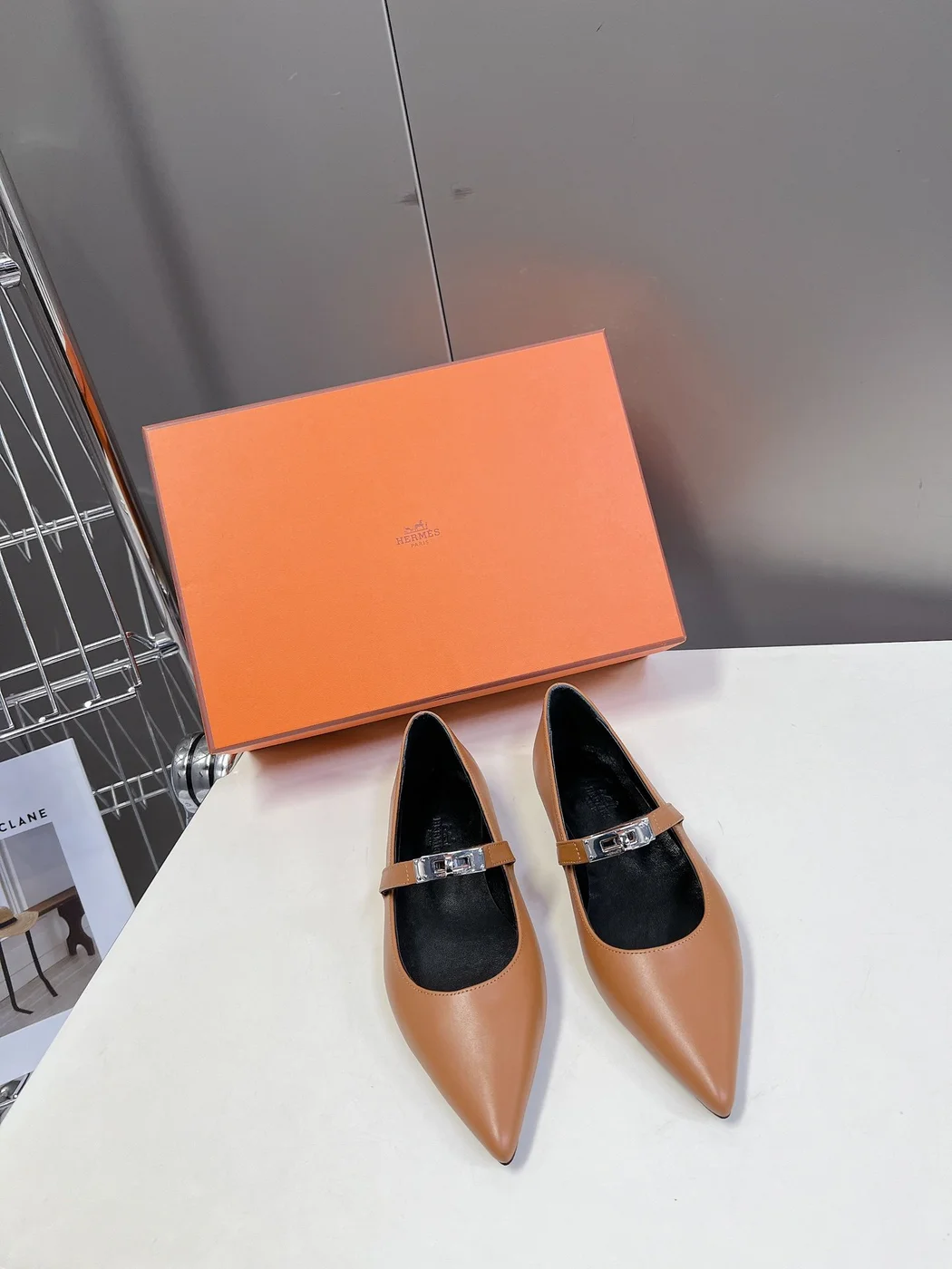 Hermès Women Tan Leather Pointed Toe Flats product view 1