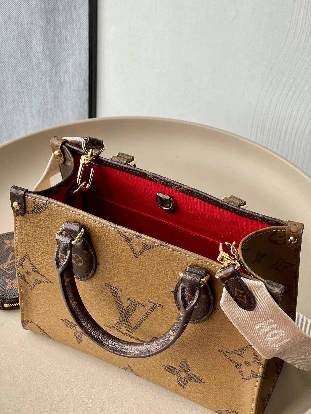 Louis Vuitton On The Go Handbags Louis Vuitton Pattern 25x19x11.5 cm product view 8