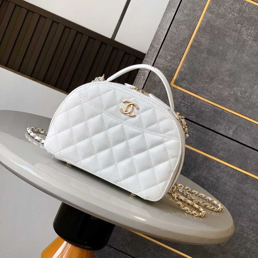 Chanel Matelasse Shoulder Bag product view 1