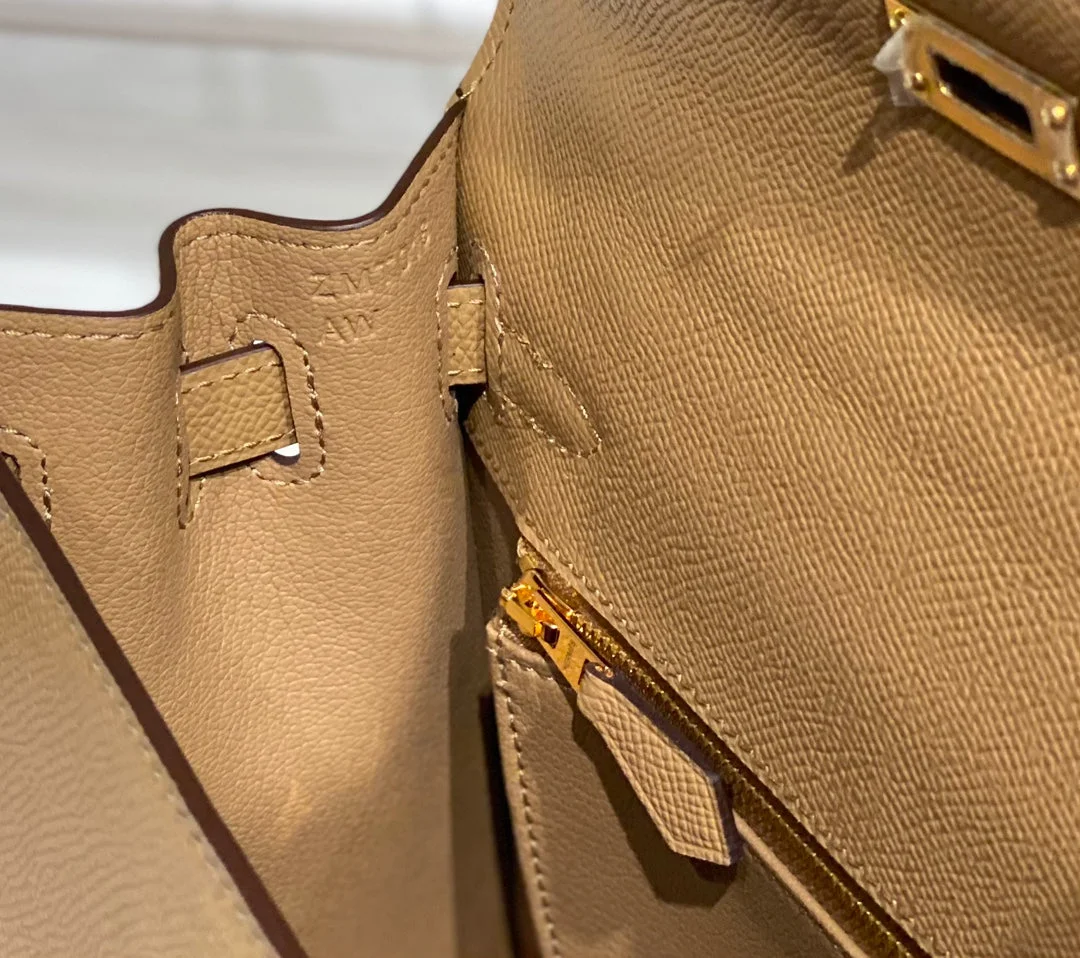 Hermès 28 cm In Chai Epsom Gold Hardware Bag product view 8