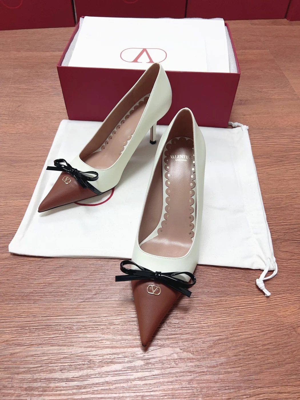Valentino Women White Leather Brown Bow Detail Pumps product view 1