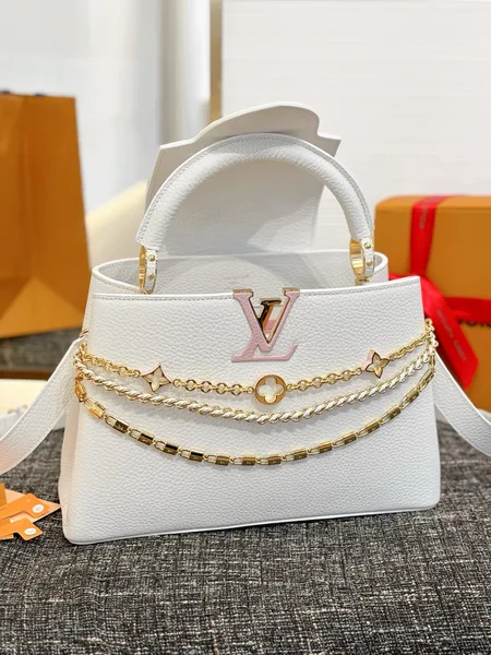 Louis Vuitton Capucines BB handbag in white Taurillon leather product view 7
