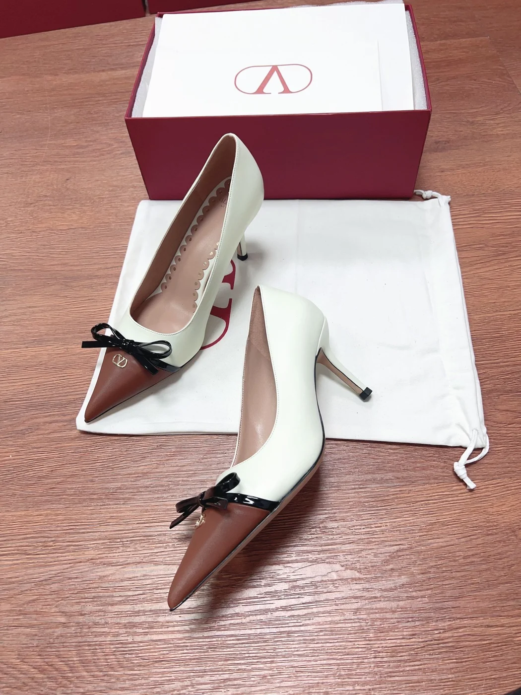 Valentino Women White Leather Brown Bow Detail Pumps product view 2