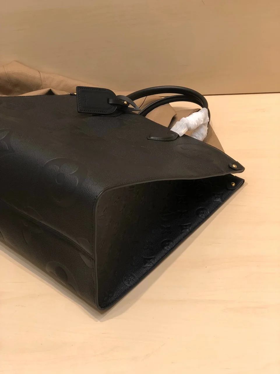 Louis Vuitton On The Go PM Tote Bag Black Handbags 35 cm product view 8