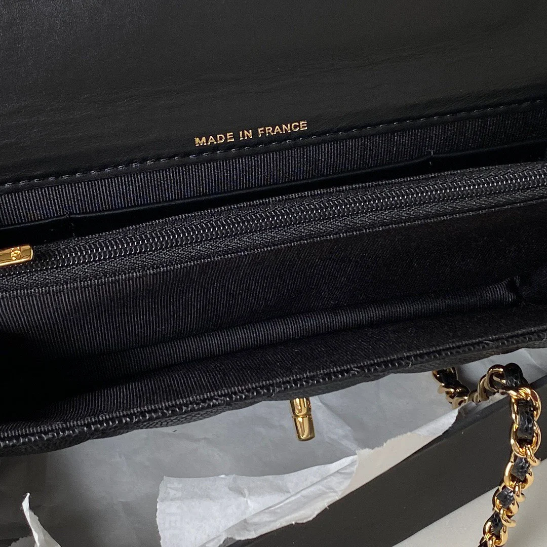 Chanel Handle Bag Lumpy Skin Handbags Black With Lock Gold 19 cm product view 4