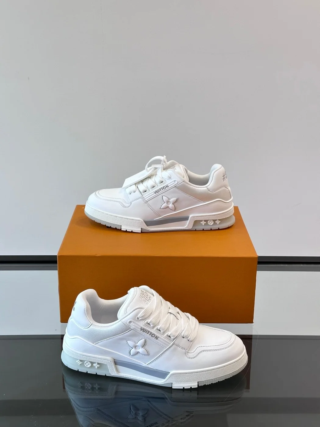 Louis Vuitton Men White Leather Sneakers product view 4