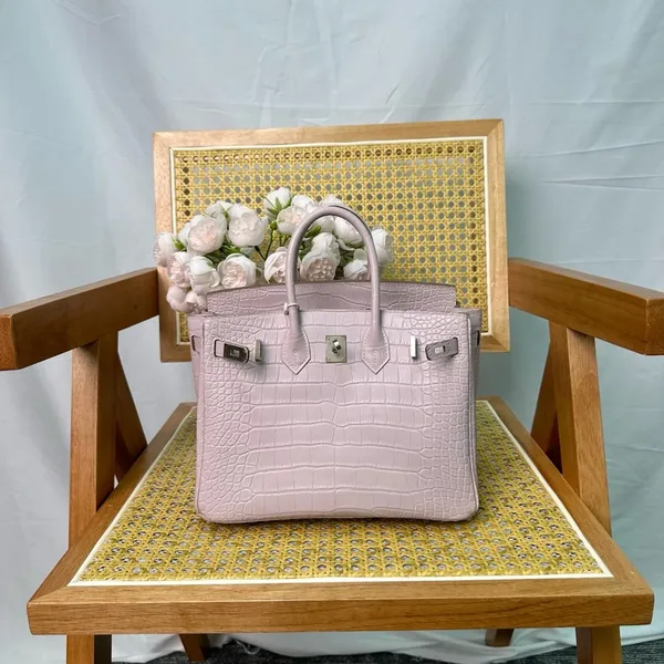 Hermès Birkin 25 cm Sakura Pink Crocodile Leather Gold Hardware Bag product view 1