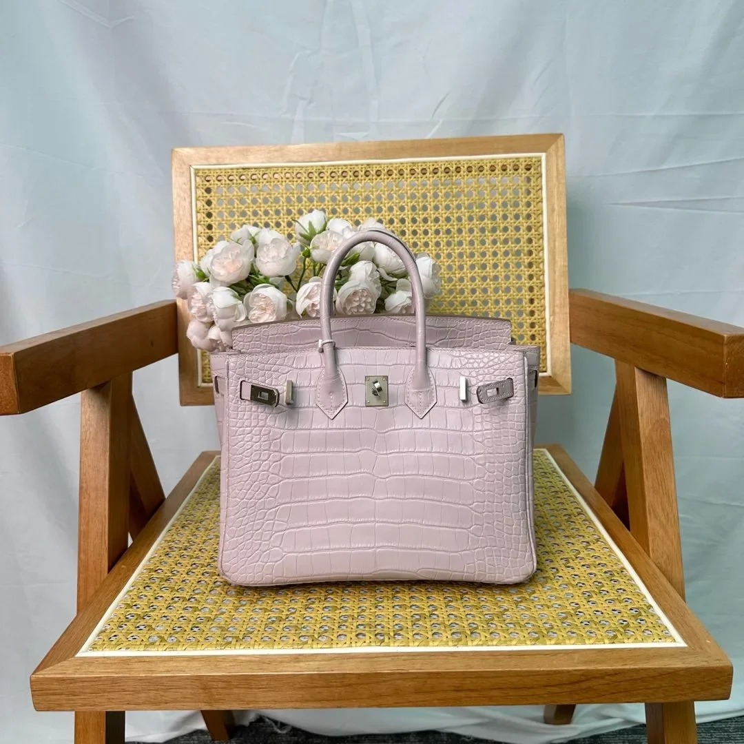 Hermès Birkin 25 cm Sakura Pink Crocodile Leather Gold Hardware Bag product view 1