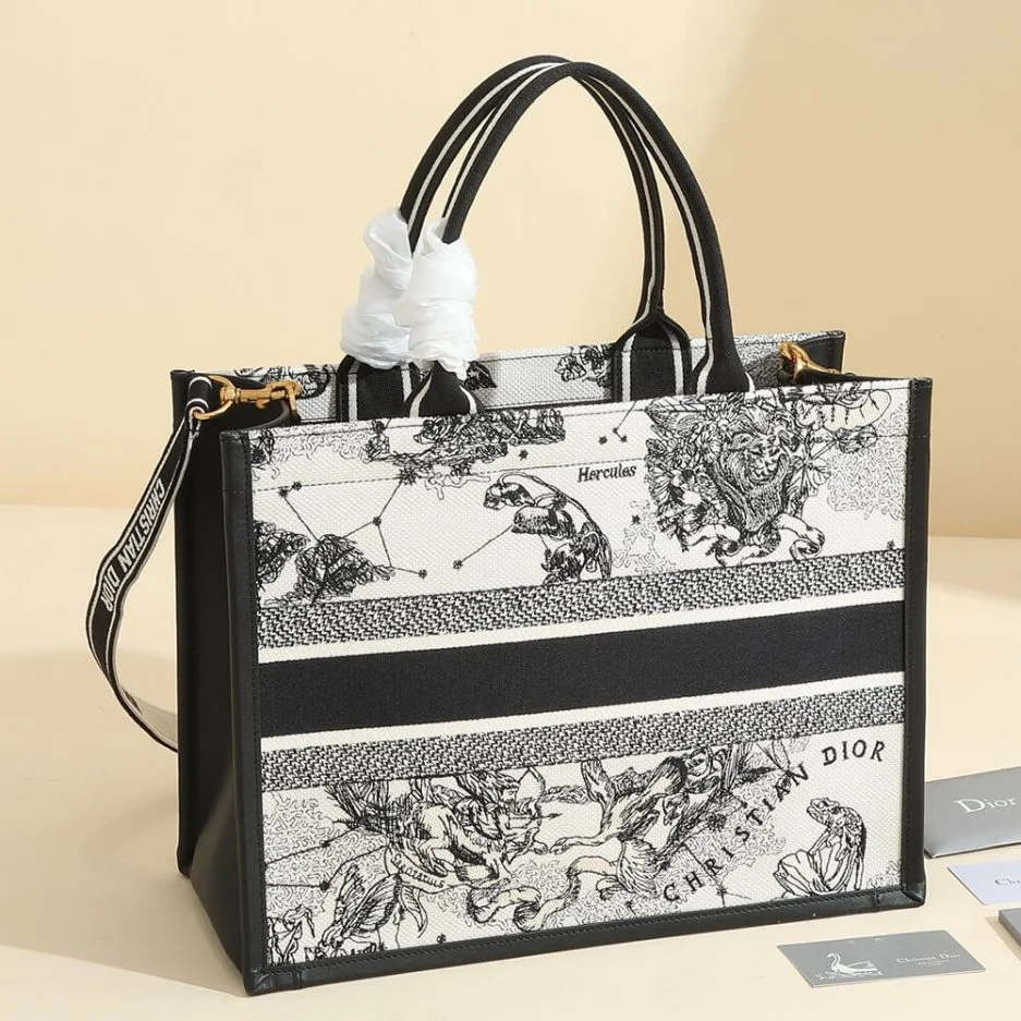 Dior Medium Dior Book Tote product view 4