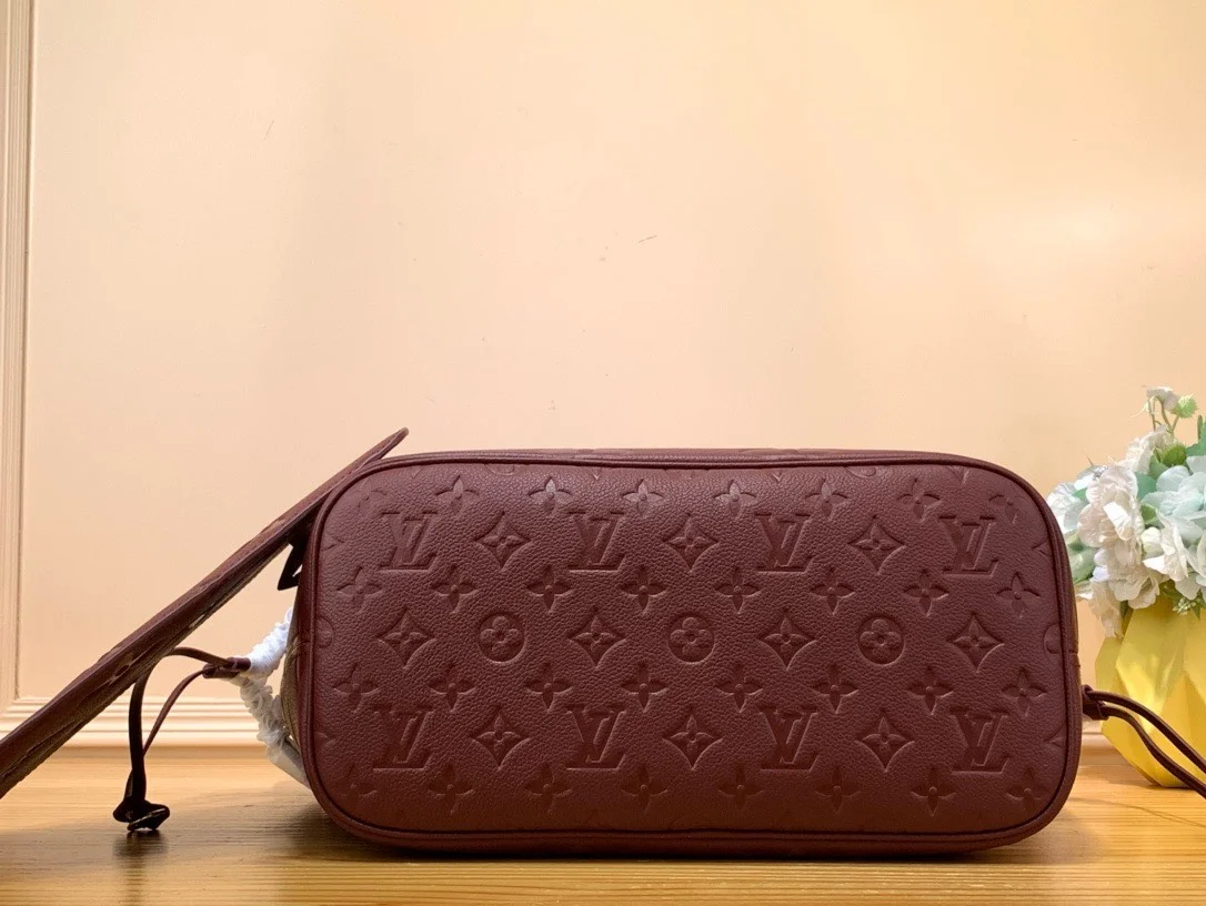 Louis Vuitton Never Full Plum Red Handbags 32x29x17cm product view 3
