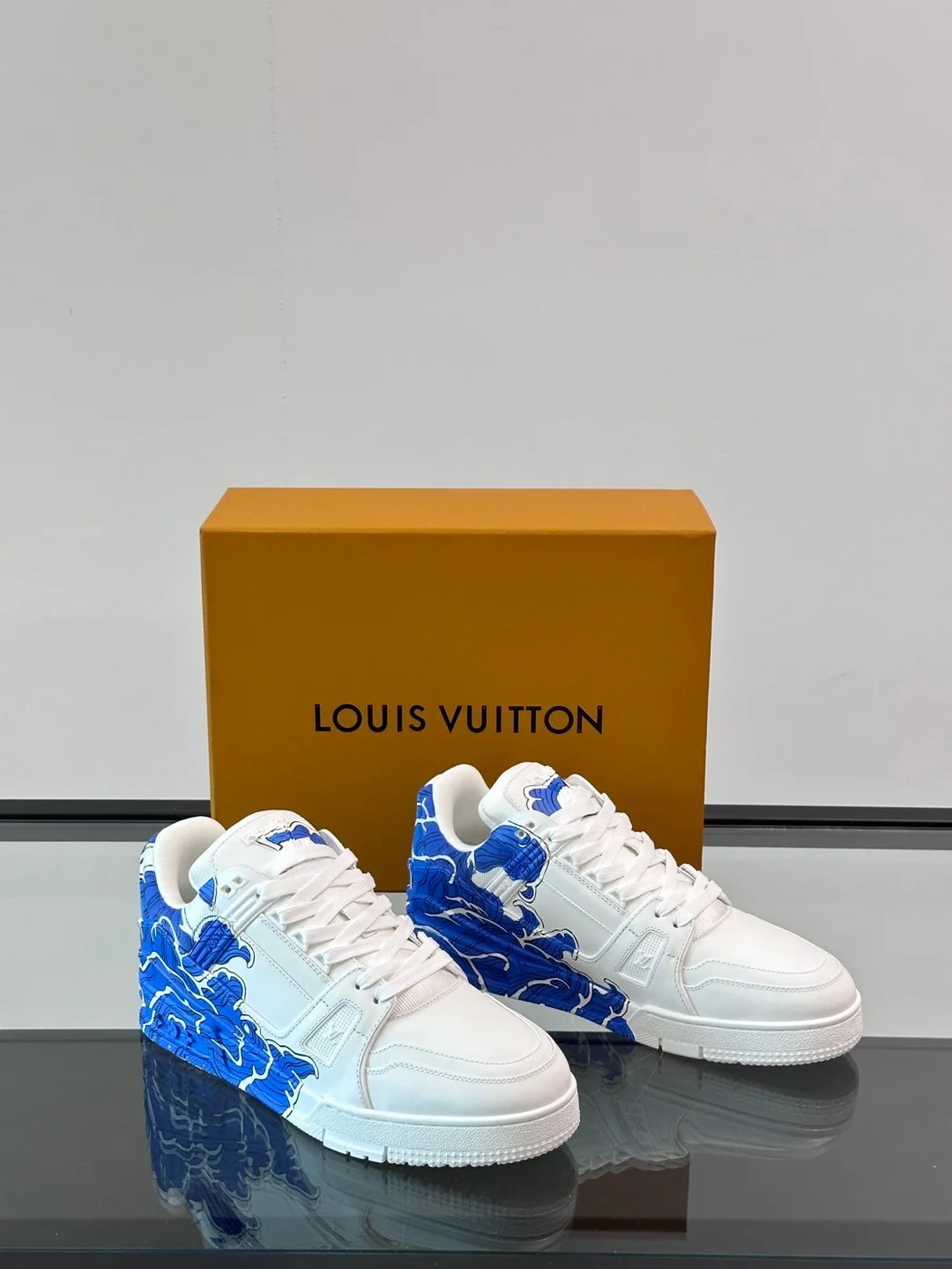 Louis Vuitton Men White Blue Leather Sneakers product view 5