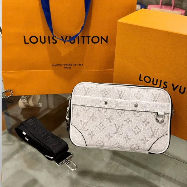 Louis Vuitton Alpha Monogram White Handbag 24x16x8cm product view 1