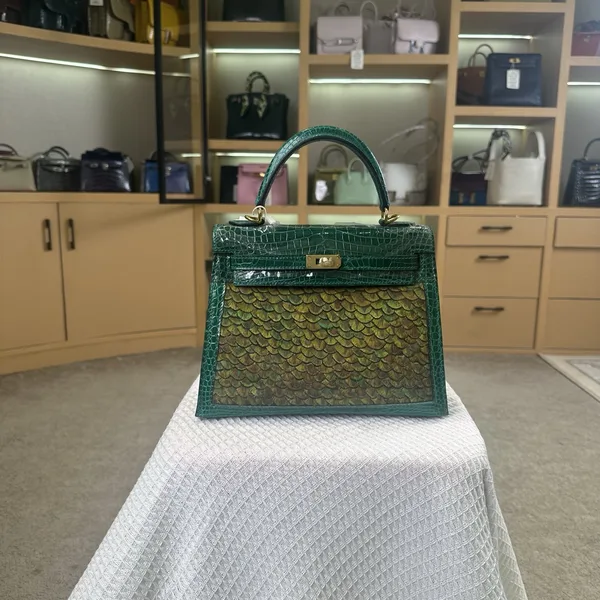 Hermès Kelly 25 cm Emerald Green Gold Hardware Bag product view 1