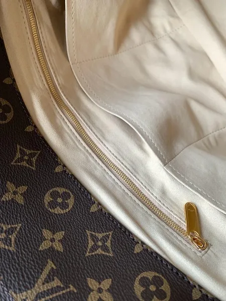 Louis Vuitton Artsy MM Monogram Bag product view 6