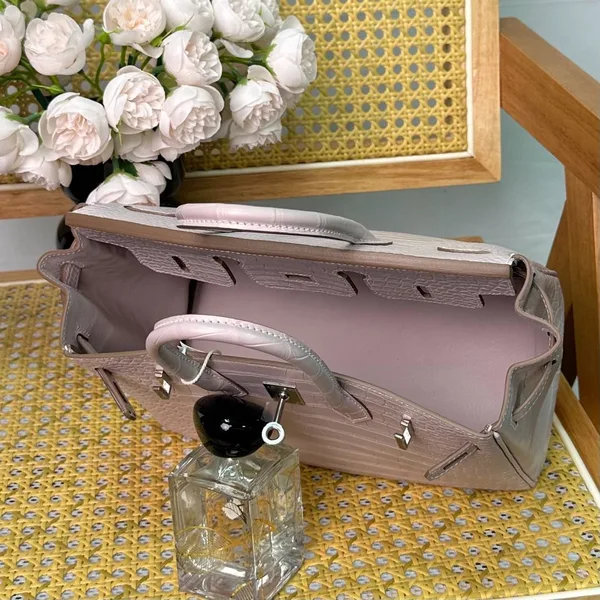Hermès Birkin 25 cm Sakura Pink Crocodile Leather Gold Hardware Bag product view 7