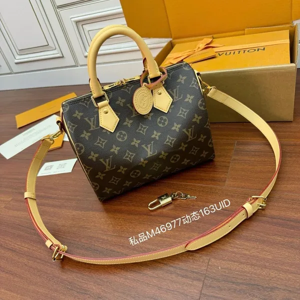 Louis Vuitton Speedy Bandoulière 25 Handbag in Monogram product view 1