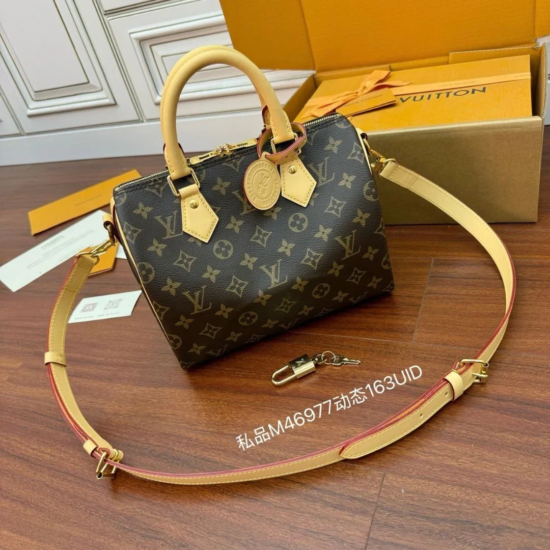 Louis Vuitton Speedy Bandoulière 25 Handbag in Monogram product view 1