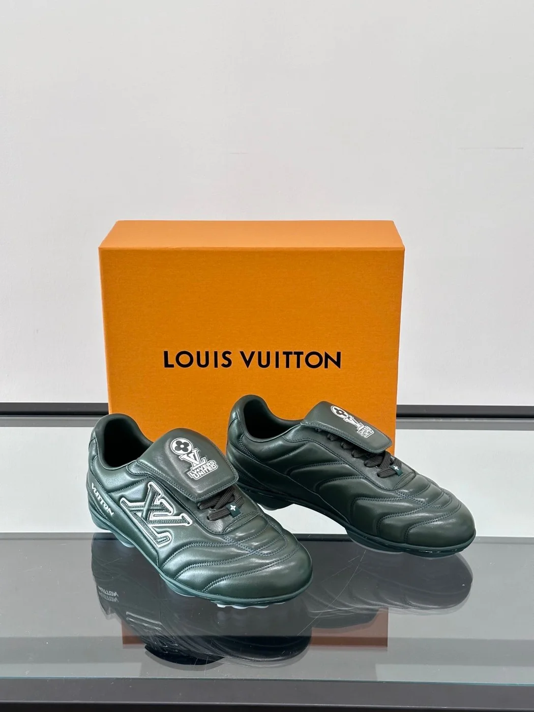 Louis Vuitton Men Black Leather Sneakers product view 5