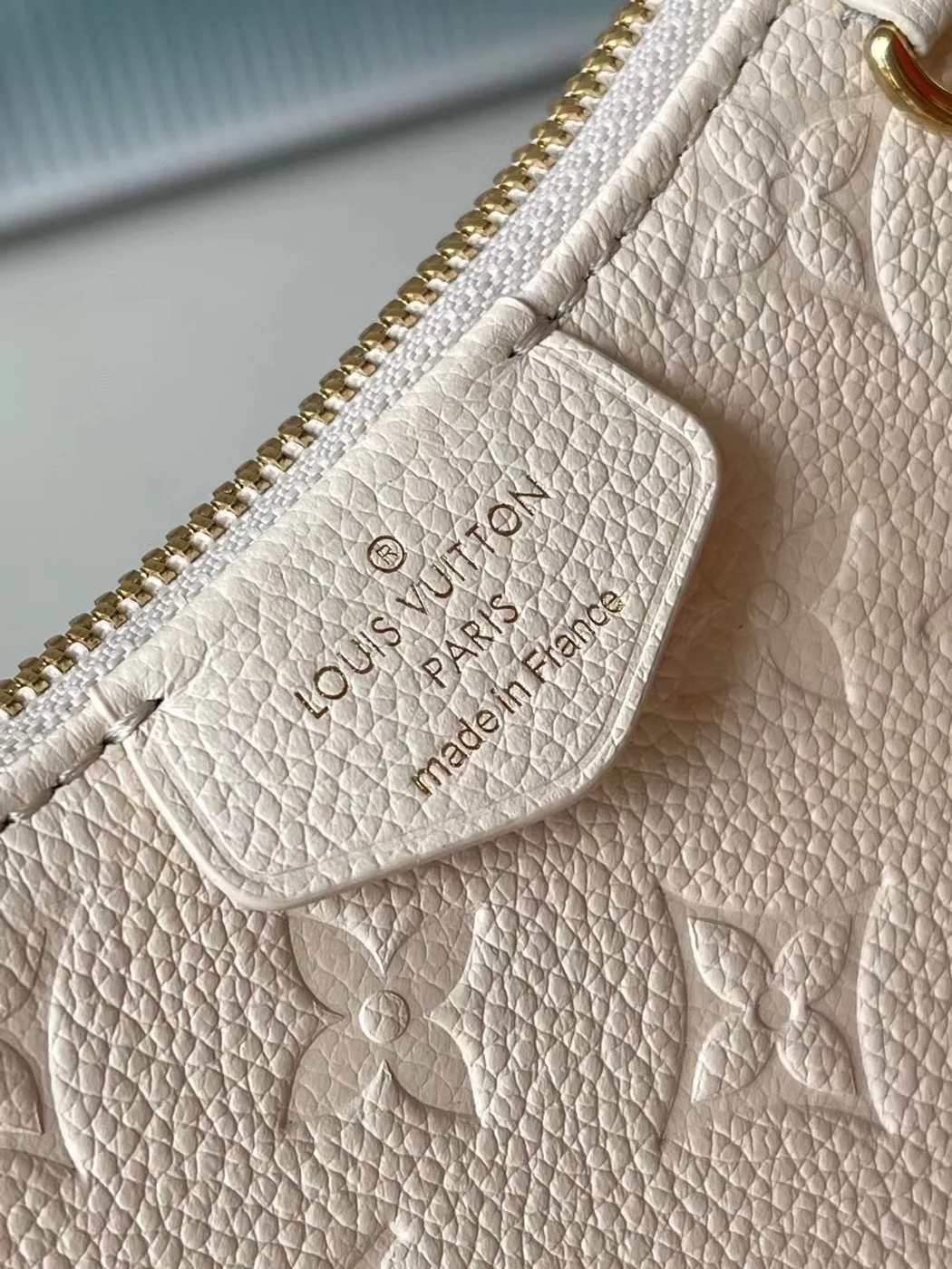 Louis Vuitton Easy Pouch On Strap Handbags White Milk 19× .5x3cm product view 6