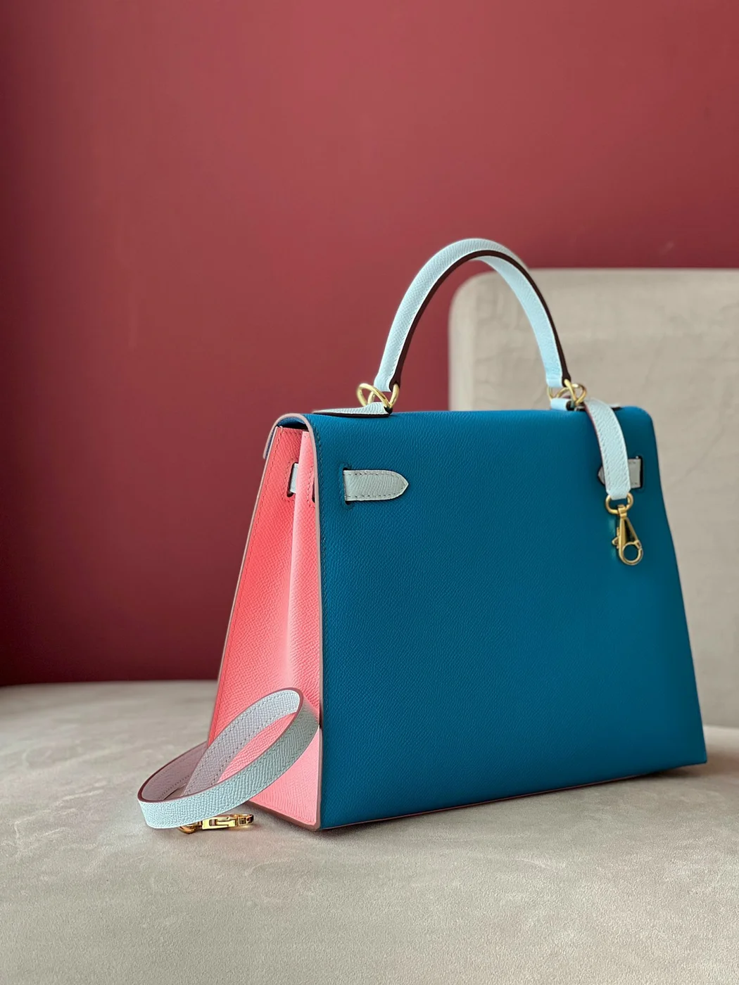 Hermès Kelly 28 Epsom Light Blue/ Electric Blue/Rose Pink Gold Hardware Bag product view 4