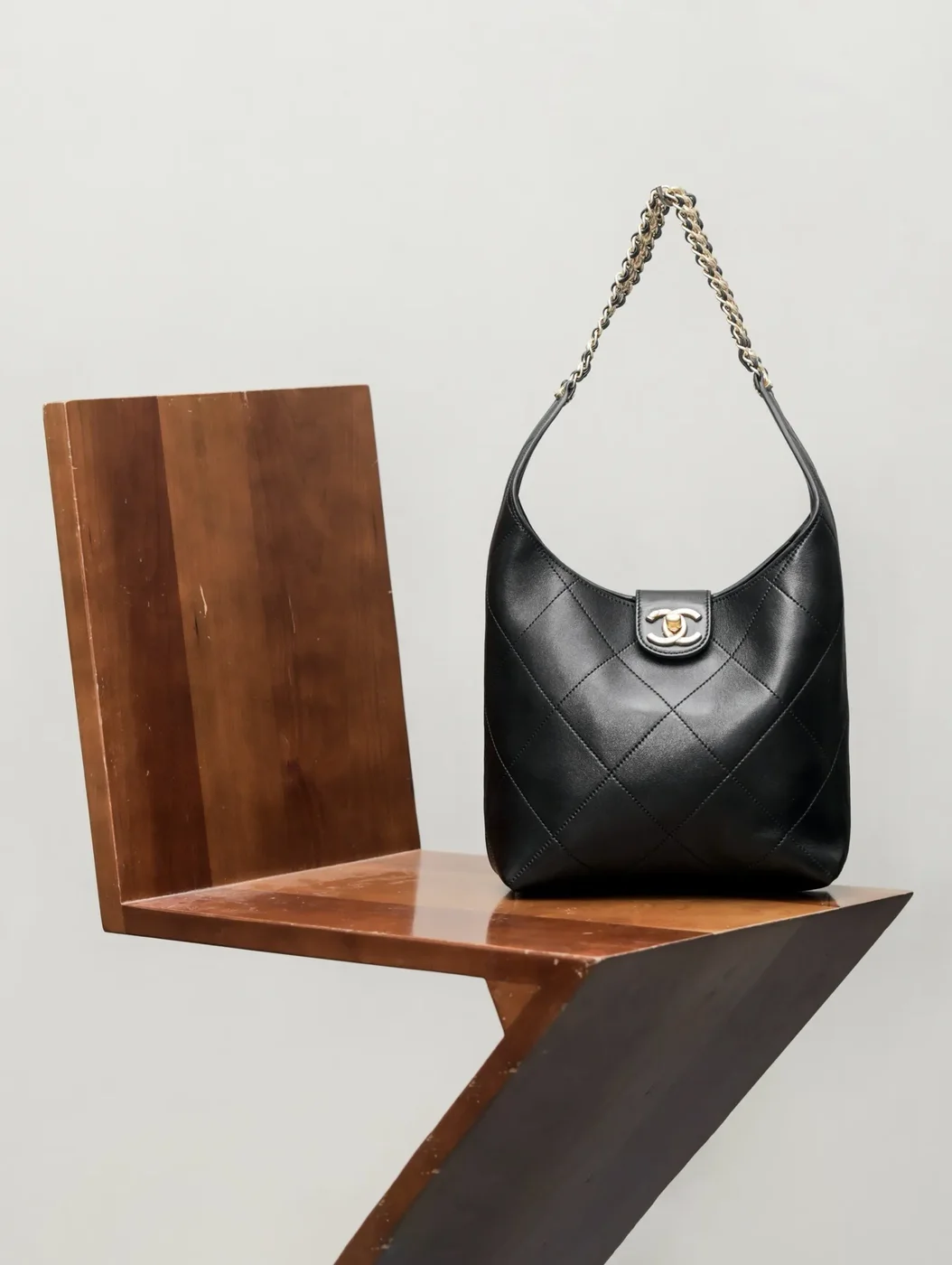 Chanel 25P Hobo bag in black lambskin product view 1