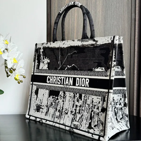 Dior Medium Dior Book Tote product view 3