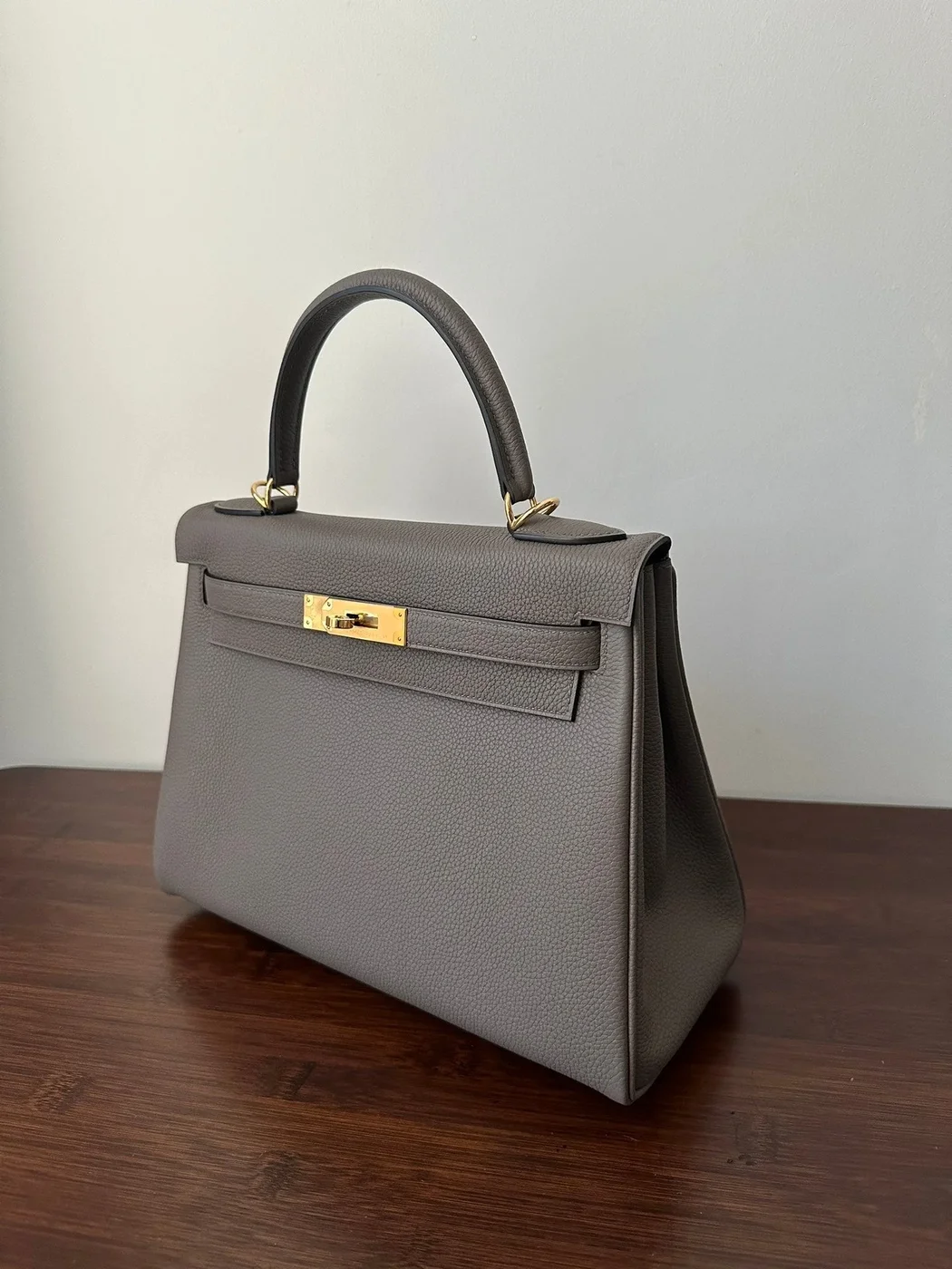 Hermès Kelly 28 cm Etain Togo Gold Hardware Bag product view 3
