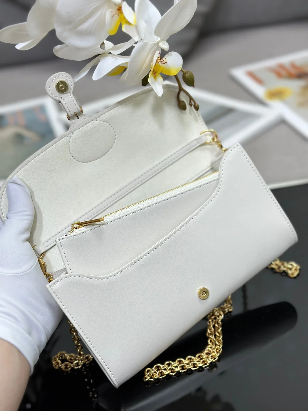 Dior Bobby Women’s Crossbody Bag White Smooth Leather 21.5x12x4cm product view 6