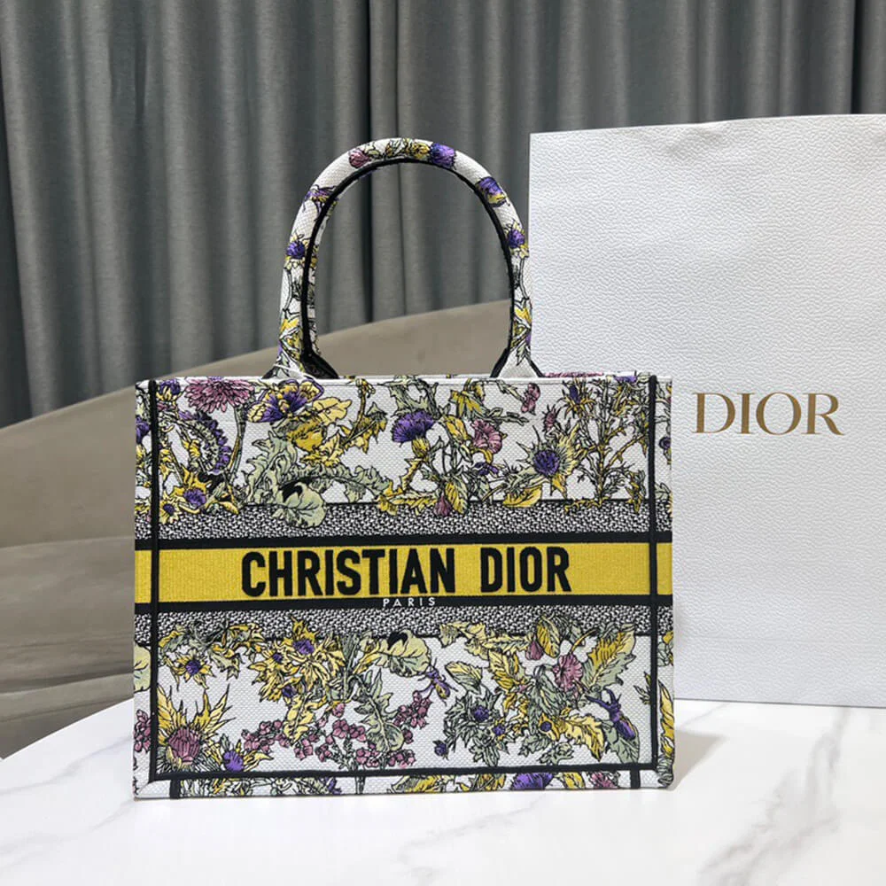 Dior Medium Dior Book Tote product view 1