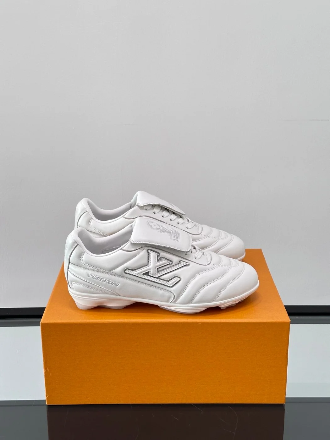 Louis Vuitton Men White Leather Sneakers product view 1