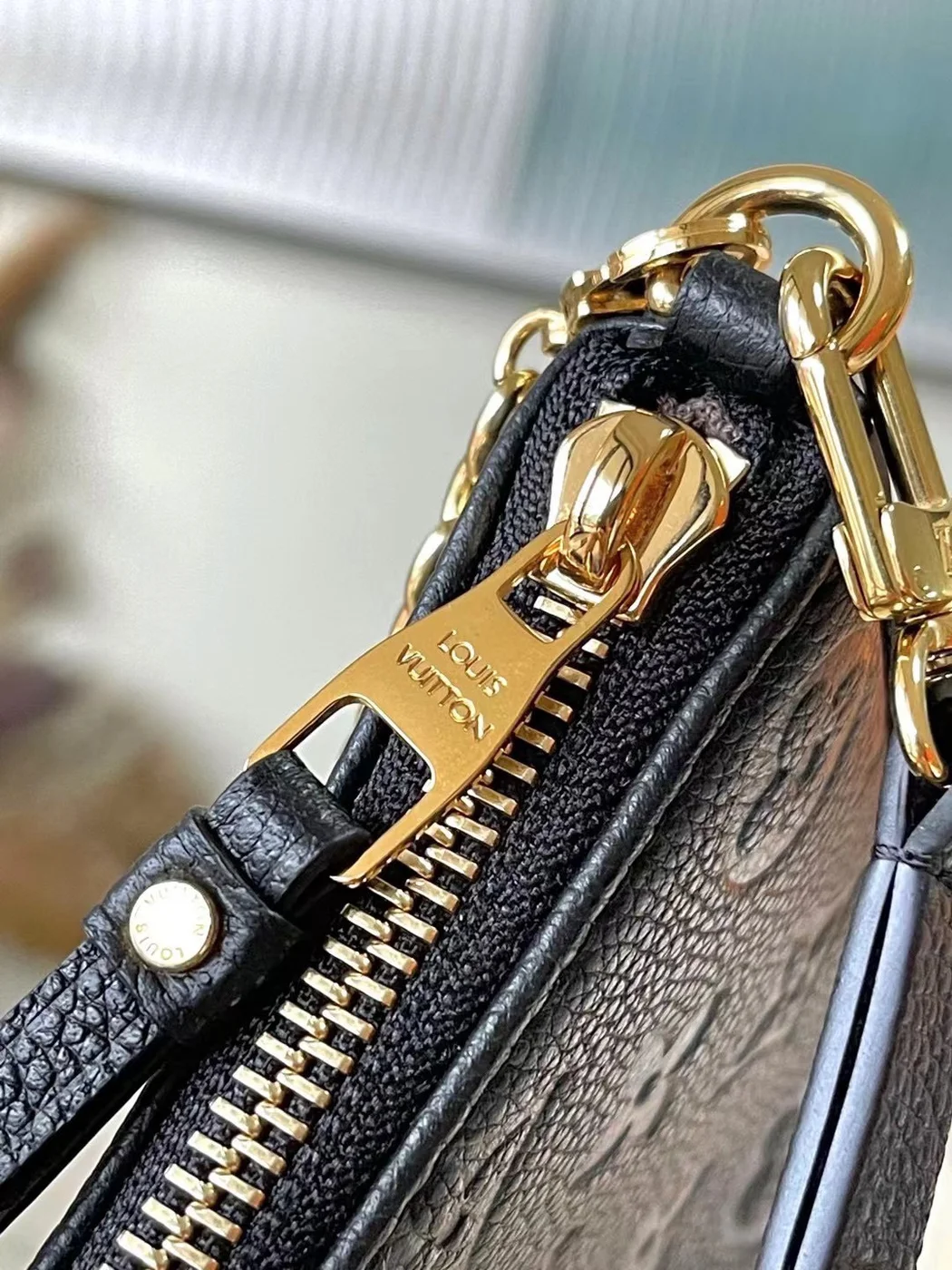 Louis Vuitton Easy Pouch On Strap Handbags Black 19× .5x3cm product view 6