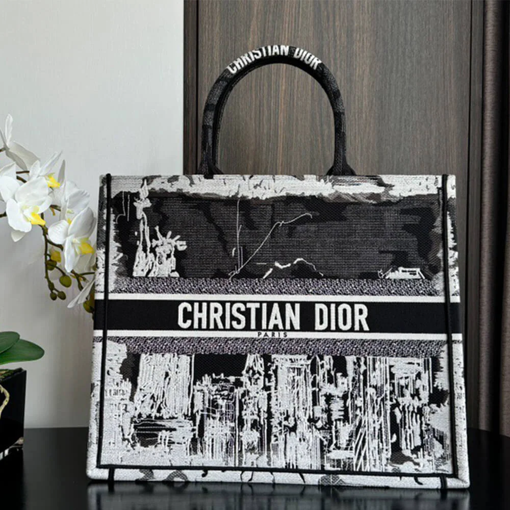 Dior Medium Dior Book Tote product view 1