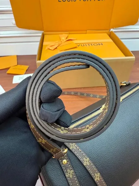 Louis Vuitton express PM Black Bag product view 7