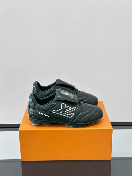 Louis Vuitton Men Black Leather Sneakers product view 1
