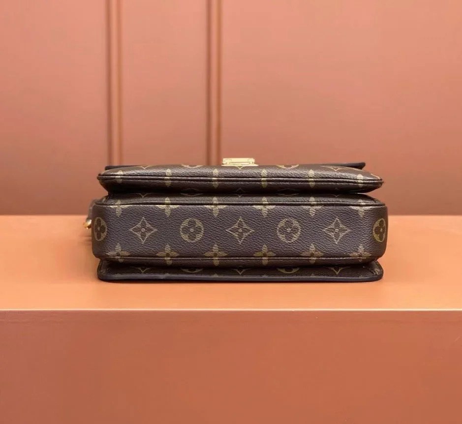 Louis Vuitton Pochette Métis Canvas Bag product view 4