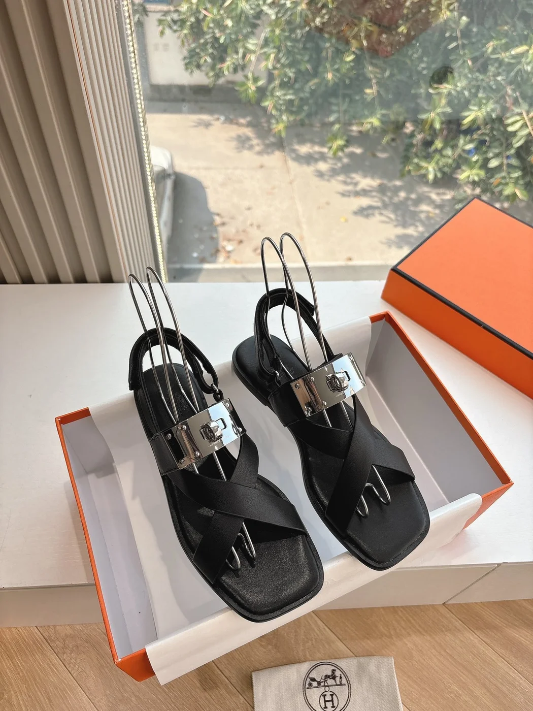 Hermès Women Black Leather Strappy Sandals product view 3