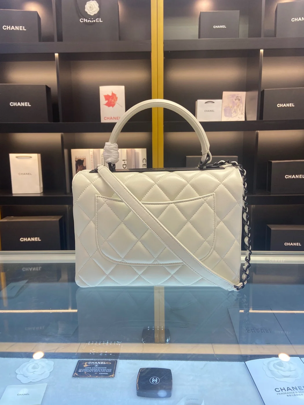 Chanel Trendy White Smooth Leather With Lock Black Handbags 25 cm product view 8